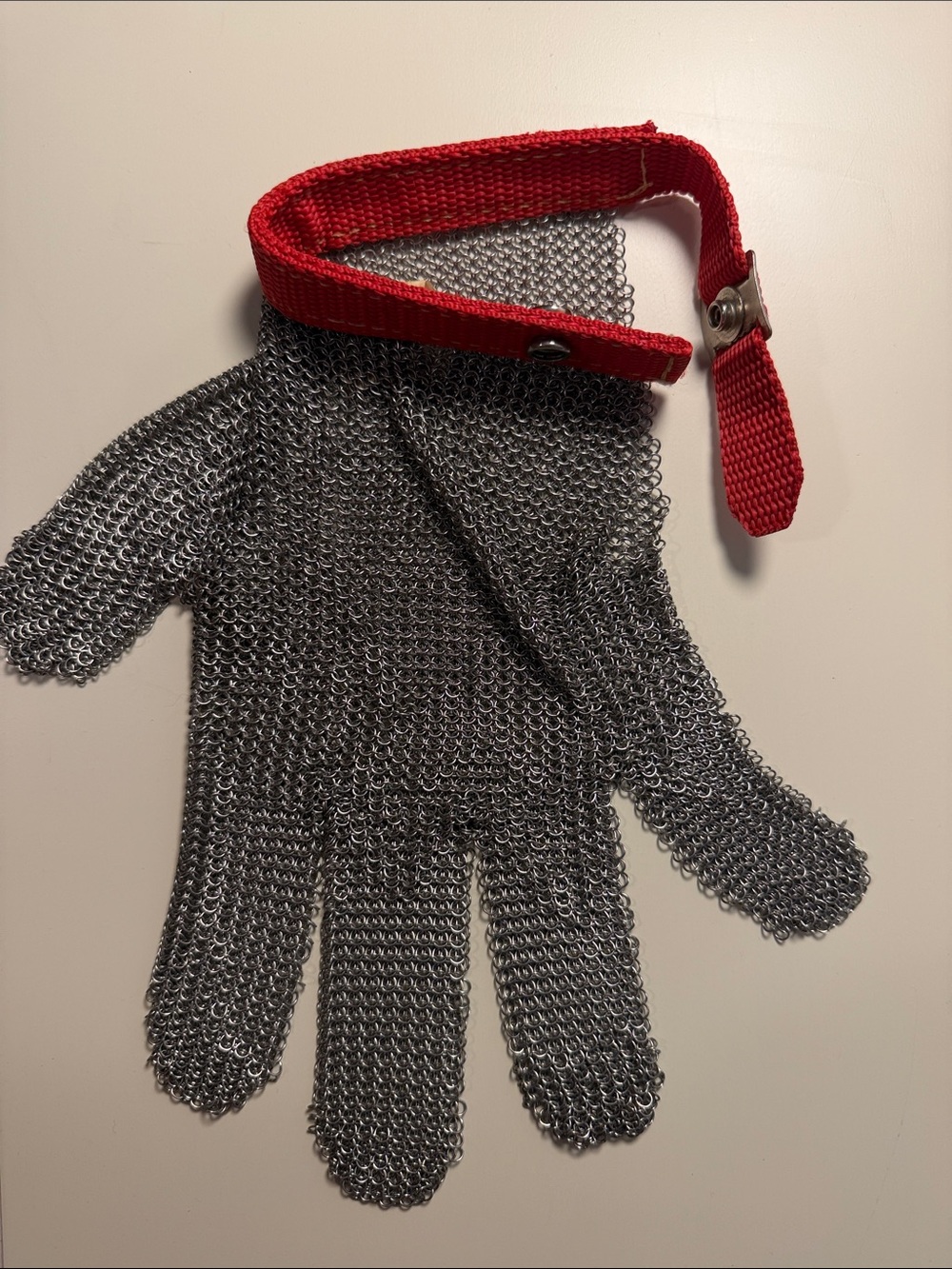 Whiting & Davis Steel Chainmail Glove with Red Cuff - Picture 4 of 4